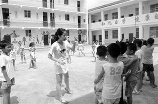 女大学生暑期支教小山村