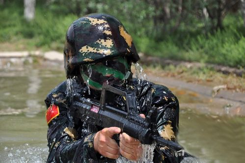 中美女子特种兵个个英姿飒爽 