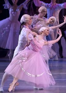 BALLET 古典 浪漫 现代三大派系,你的芭蕾在演绎那种美 