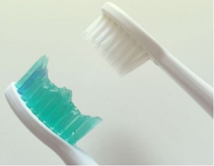 专家建议更换牙刷吗视频？电动牙刷好用还是普通牙刷好用