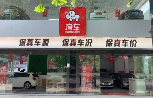 亲们我是一名下岗工人，想开一家熟食点店，请问是周黑鸭好还是绝味鸭脖好？请给予指导谢谢！