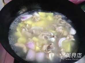 土豆炖鸡块炖多久-图2