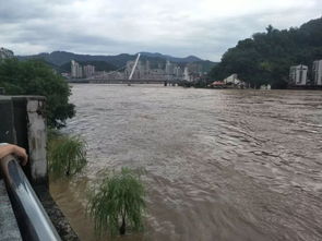 红色警告 全南平暴雨袭击,河水暴涨