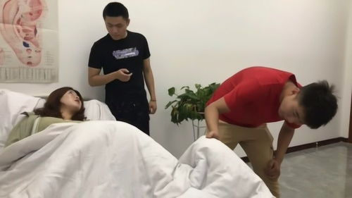 女子生孩子,接生医生竟是前男友,生下孩子后,丈夫选择离婚 