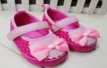 宝宝鞋(1岁的宝宝需要买鞋子,怎么给宝宝挑鞋子)