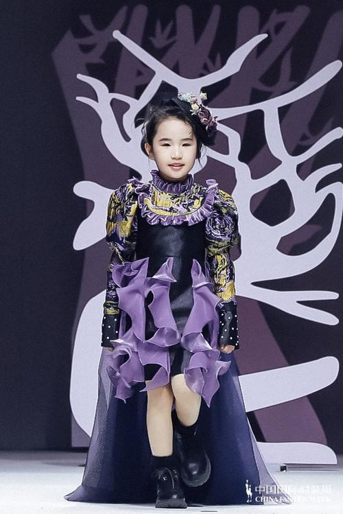 红鼓小爱笑容魔法 AW2021中国国际时装周全新发布