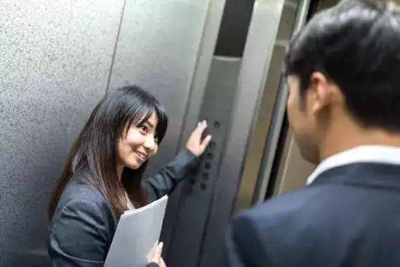 商务接待中,乘坐电梯的基本礼仪