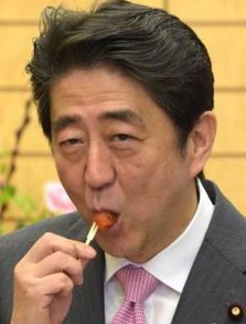 四次当选首相的安倍晋三，为何会如此受到日本人欢迎(安倍晋三做了几任首相)