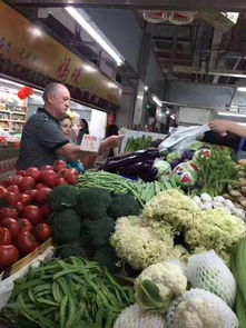 接地气 斯科拉里为球员买鞋亲自搬 还曾到菜市场买菜