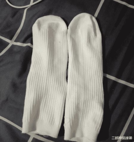 为什么男生洗的袜子是硬的