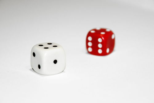 掷4颗骰子,求最大点数为5的概率 