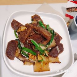 高粱粑炒肉怎么炒好吃,好吃的包心菜炒高粱饵块怎么做好吃又简单