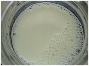 奶粉起沫，婴儿奶粉冲调时为何会出现大量的泡沫该如何减少泡沫