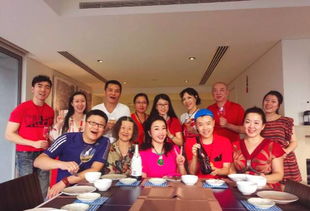 63岁刘晓庆亲自下厨 一家人13口聚在一起十分开心