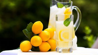 柠檬泡水喝竟有6个害处 柠檬吃多了有什么危害