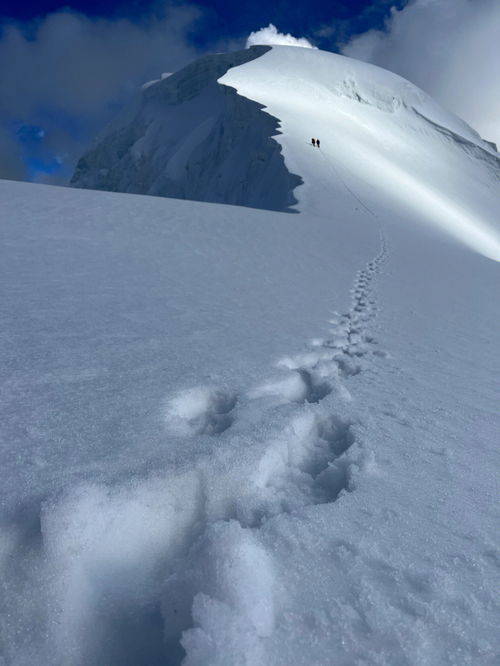 那抹勒多曼因蓝 攀登6112米技术雪山 