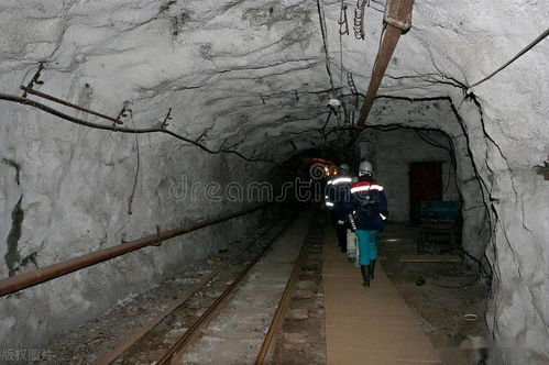 矿井下的巷道,开始往上走时充满绝望,现在觉得这坡越来越短了