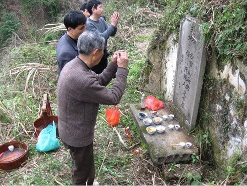 清明将至,老话 清明不两坟,一坟不两纸 是啥意思 有道理吗