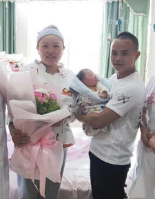 中国拳王喜迎二胎,两个孩子都生在中国,妻子是小10岁美女主持人