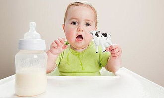 新生儿喝多少奶粉，新生儿喝奶粉多少毫升合适
