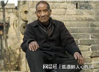 算命先生给老人改命,三月后老人故去,老人的儿子竟殴打算命先生