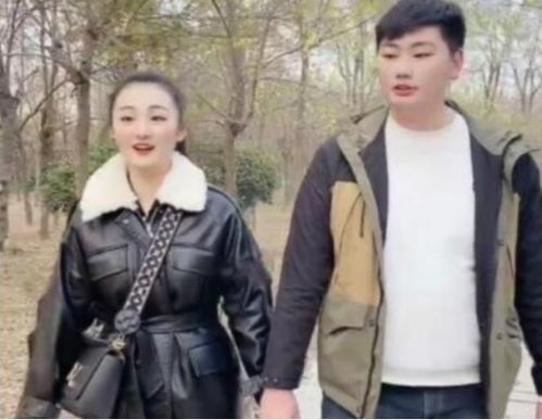 大衣哥儿子婚变后续,已换美女搭档独立做直播,直言不想理老婆