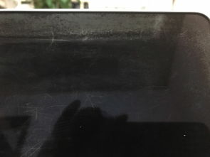 我的苹果笔记本屏幕有划痕和斑点,用屏幕清洁液擦过,不知道怎么才能 