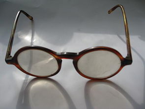 水晶眼镜是什么 水晶眼镜的鉴别 水晶眼镜的好处 水晶图鉴 