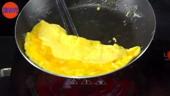 几个鸡蛋就能做网红款爆浆蛋包饭,金牛座表示服气