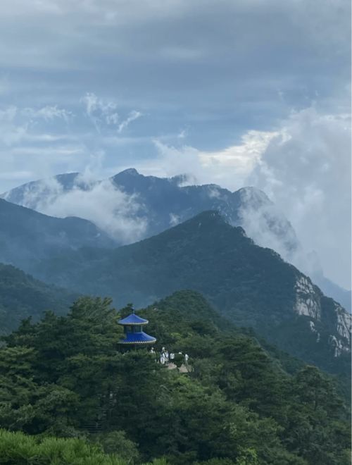 好好一座山,怎么一天天云里雾里的