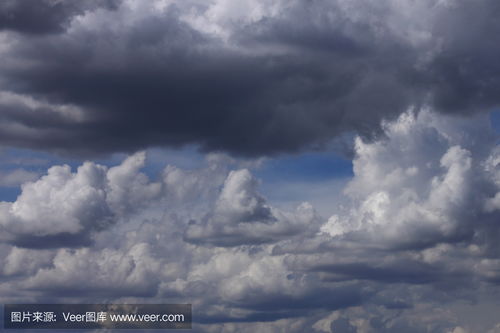 雨云在天空中rain clouds in a sky photo 