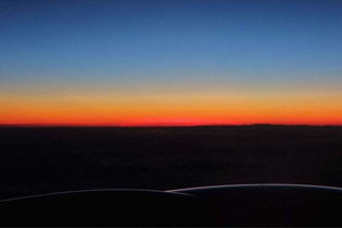 冬天晚上七点在飞机上能看到夕阳么 