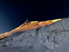 在马纳斯鲁峰的坠机与雪崩中,她完成了世界上海拔最高的观山茶会