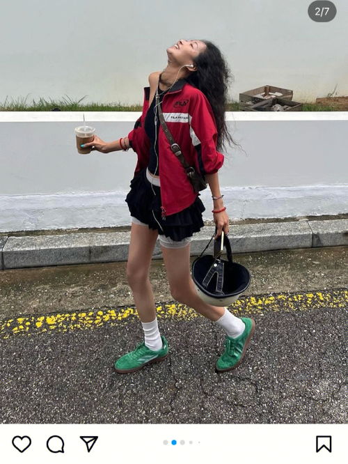 ins博主拍照模板 辣妹出街松弛感拍照pose 