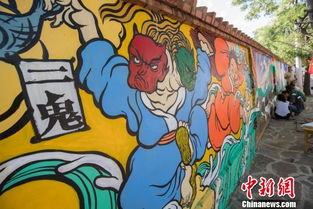 山西农村墙壁现百米涂鸦 风景独特