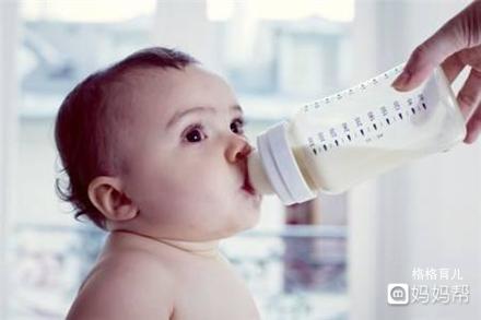 到底该给宝宝喝进口奶粉还是国产奶粉