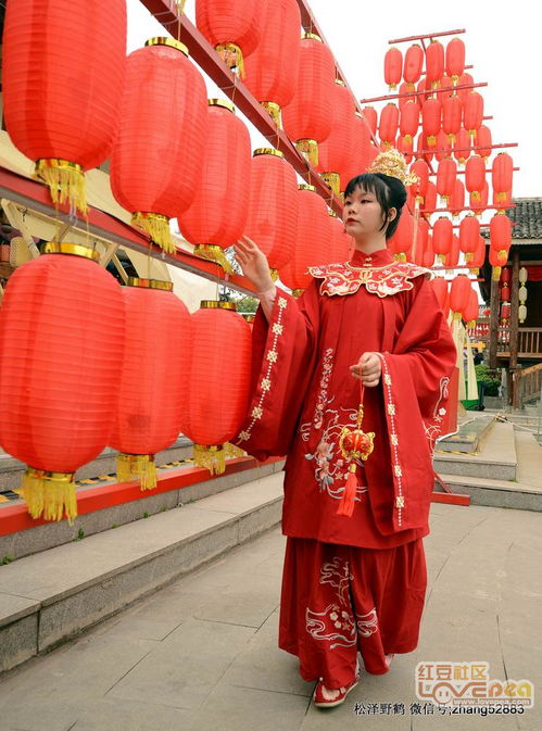 大红灯笼高高挂起的相思湖小镇和汉服美女 