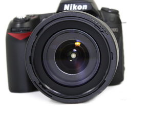 nikon d90(尼康D90过时了吗？)