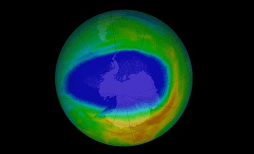 为什么南极上空臭氧层空洞更严重 